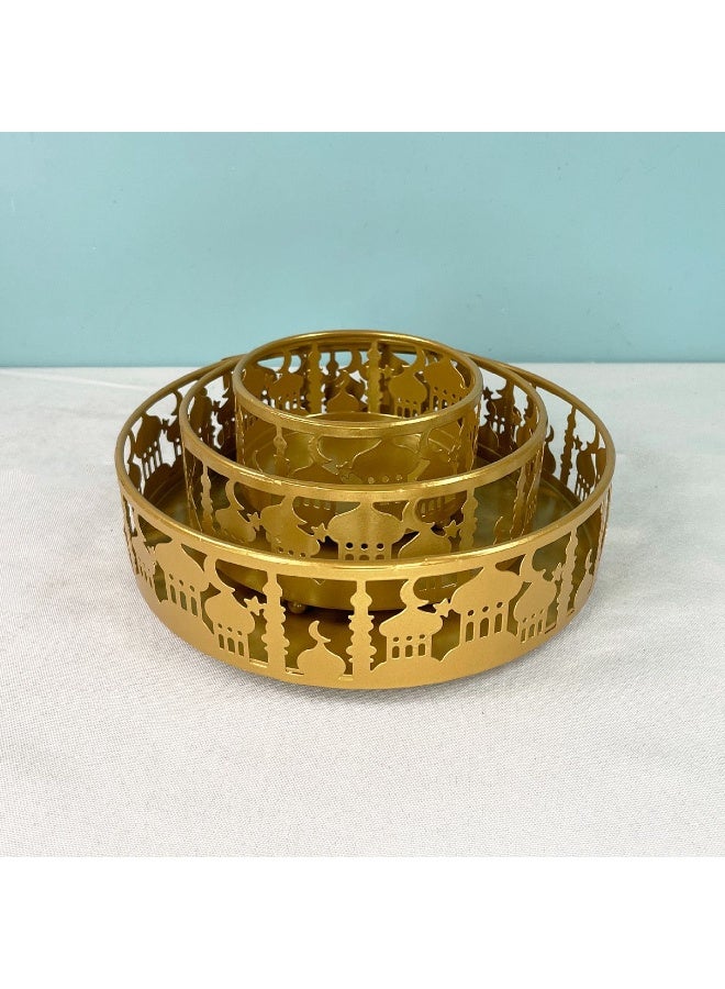 المنزل الذكي هوم سمارت طقم تقديم حلويات معدني لرمضان | يضفي طقم تقديم الحلويات المعدني هذا، المكون من 3 قطع والمستوحى من المساجد، لمسة أنيقة على ديكور رمضان في مكتبك أو منزلك. مثالي للاحتفال بعيد الفطر، أو رمضان، أو حفلات الزفاف. - Image 4